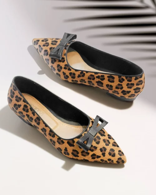 Zapato Cerrado en Cuero- Ref. Z-3246 Animal Print Miel Negro